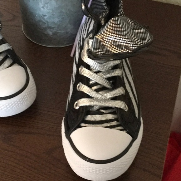 ZEBRA BLACK AND WHITE HIGH TOP LACE UP SNEAKERS - Picture 4 of 7